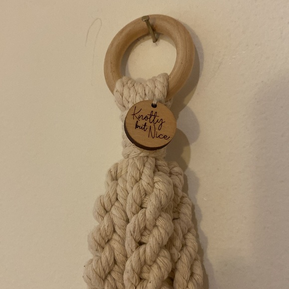 Macrame plant holder - Picture 4 of 5